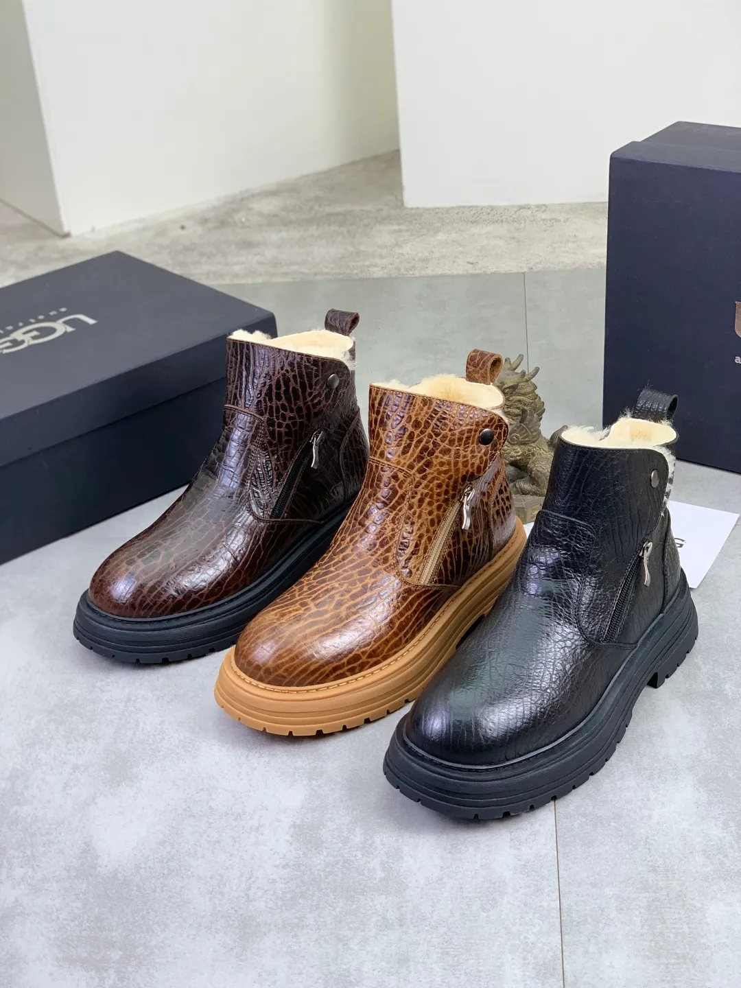 Men's men's shoes 💰P660 New arrival 🆕🆕🆕 IUGGI Men's British retro Martin boots Winter new men's outdoor hiking boots First layer of cowhide on the outside and wool on the inside Comfortable and warm Rubber sole sole Non-slip and firm Trendy and fashionable Casual and versatile Size: 38-44 (45 customized) Color: three colors